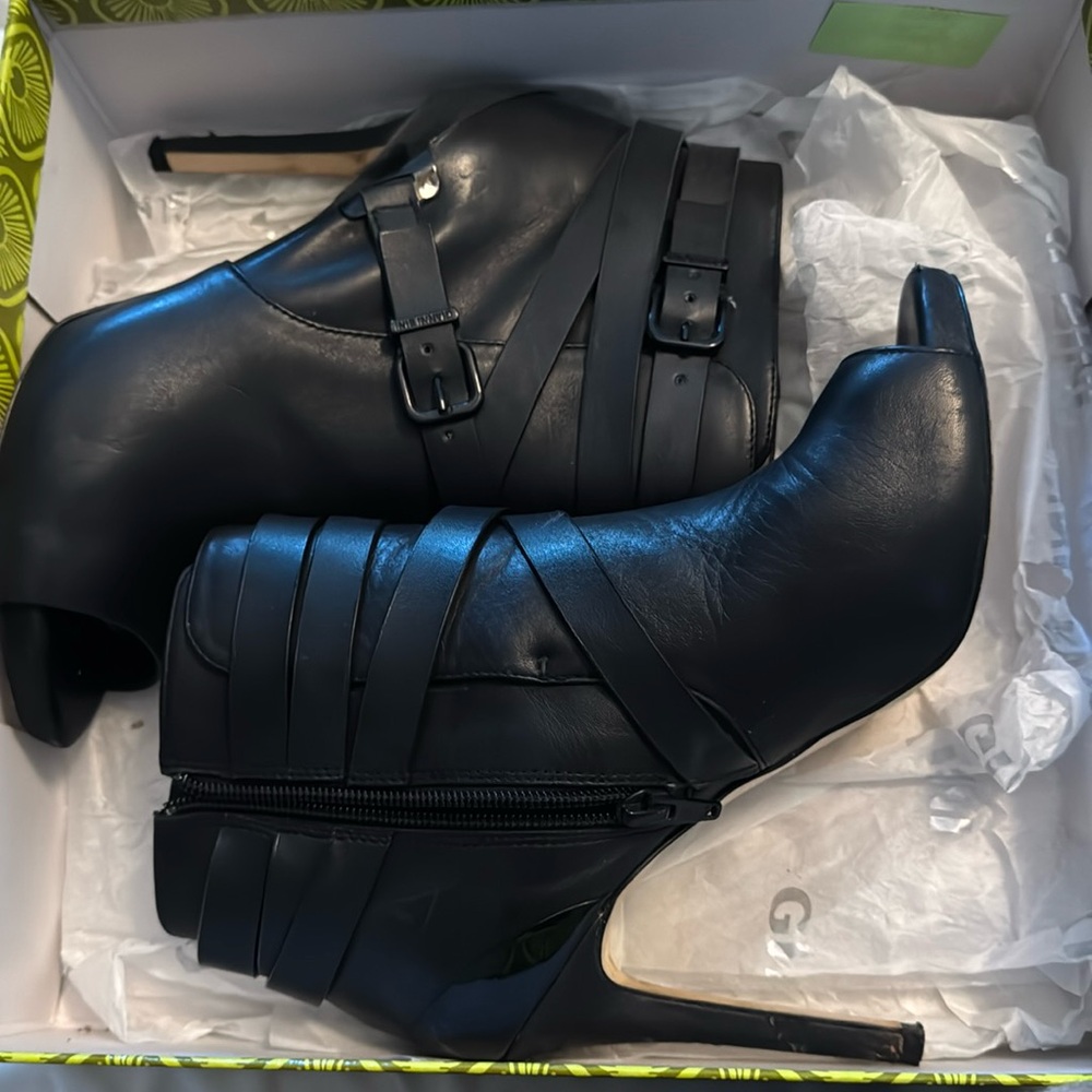 Gianni Bini Women's Sevyn Black Peep Toe High Heeled Zip Up Ankle Boots